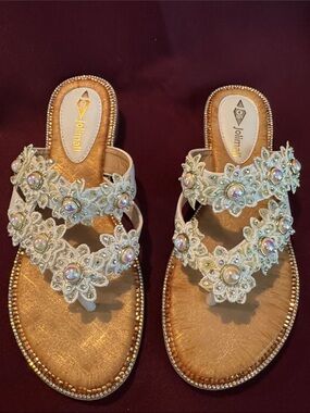 Jolimall White Embellished Flower Appliqué Slide Sandals - Size 39 (US 7.5 -8)